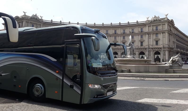 Auvergne-Rhône-Alpes: Bus rental in Villefranche-sur-Saône in Villefranche-sur-Saône and France